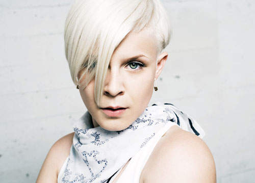 http://4.bp.blogspot.com/-541qcewmXzY/UGOrVBnqxiI/AAAAAAAAFuw/8sCdkKdxGIA/s1600/robyn.jpeg