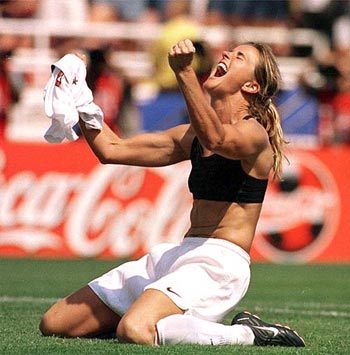 http://1.bp.blogspot.com/-CHR4Uz8Nf5E/TgFI5dhOuuI/AAAAAAAAD8g/rWi-83XgUdE/s1600/mia_hamm.jpg