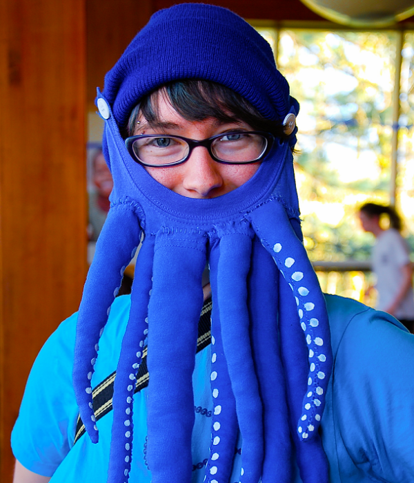 http://4.bp.blogspot.com/-CsV366lLff4/Tq-TMAk3zeI/AAAAAAAAEWM/8eFMwuejo5c/s1600/Maisha+and+her+hand-sewn+octobeard.png