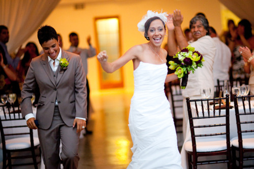 http://1.bp.blogspot.com/-LUxcU64Zmws/ThHW0ccPWYI/AAAAAAAAEAM/LgN-VgVEg38/s1600/lesbian+weddings.jpg