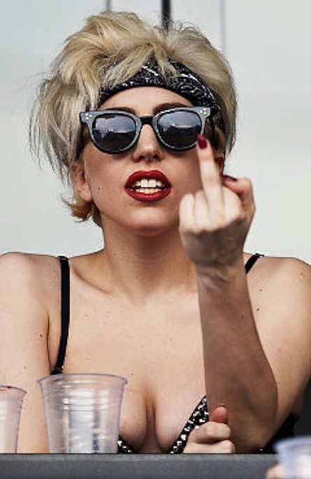 http://4.bp.blogspot.com/-iOLsGGeJmuI/UGOs8x88x7I/AAAAAAAAFvI/4R_mF8T8RJ8/s1600/lady-gaga-baseball.jpeg