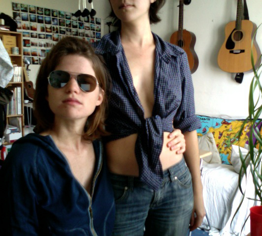 http://1.bp.blogspot.com/-mnaQzUTYGsw/T6s6fC5QOeI/AAAAAAAAFNY/9g21oe0LLh4/s1600/Merci,+Elise+and+Erin.jpg