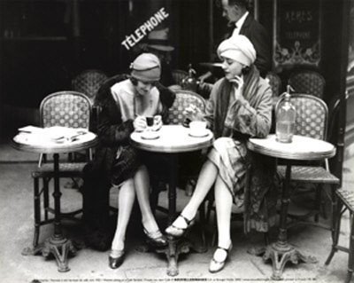 http://3.bp.blogspot.com/-nXfcB2J9ajs/TgFSwqlH0AI/AAAAAAAAD9M/e7FiHLp1t0Q/s1600/vintage-women-at-cafe.jpg