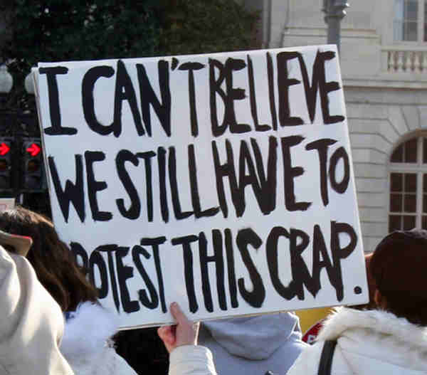 http://3.bp.blogspot.com/-tNJQ4pFT__w/TuljexNHX3I/AAAAAAAAEkA/195WZBnmZnU/s1600/protest-crap.jpg