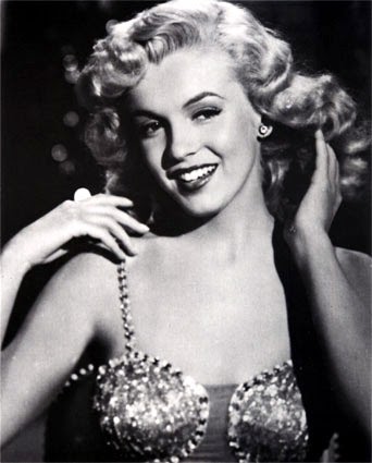 http://4.bp.blogspot.com/-y9VSaiMSZBI/TgFTsz3wnVI/AAAAAAAAD9U/PFrl1-wpwV0/s1600/marilyn_monroe-6741.bmp